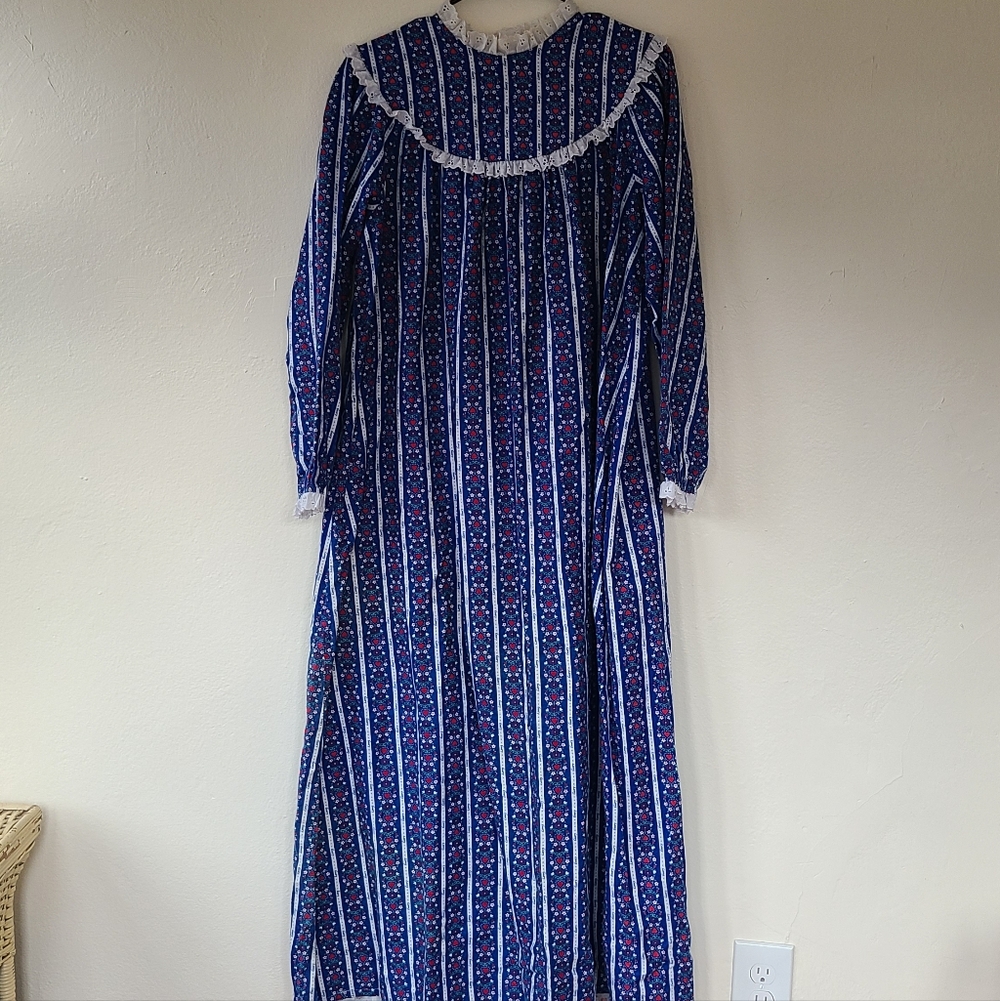 Lanz Of Salzburg Navy Blue Floral Cotton Flannel Nightgown W/ Lace Trim